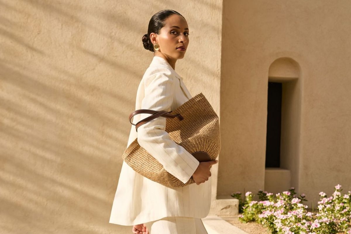 Modest Minimalist Outfits Women Actually Wear